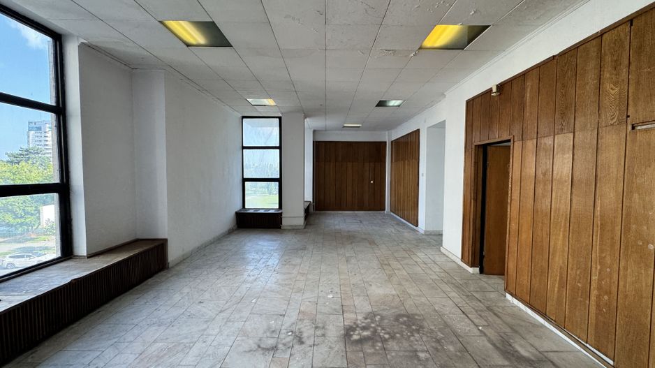 Spațiu comercial 493 mp utili | Locație centrală | Vizibilitate excelentă | - Poză 23