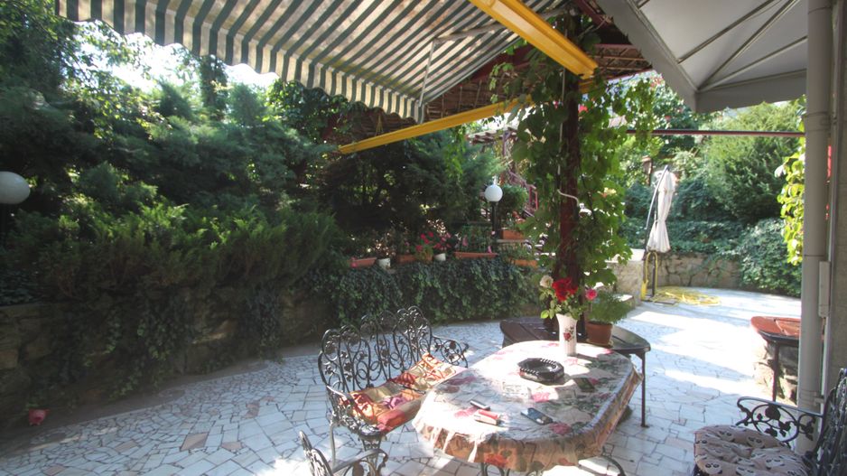 Casă / Vilă cu 8 camere de vânzare în zona Semicentral - Poză 2