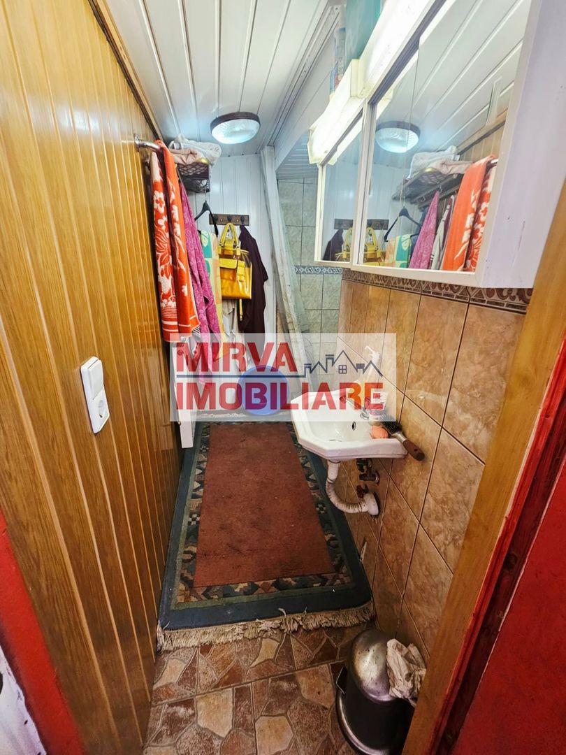 🏡 Casă spațioasă cu 9 camere în Strejnicu – pentru locuință, birouri - Poză 14