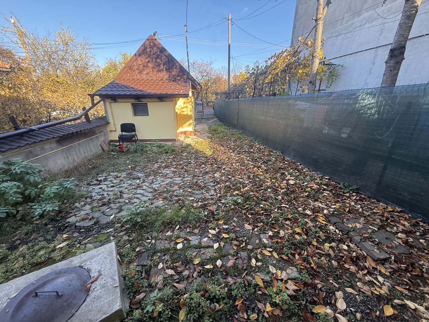 2 corpuri de Casă renovate + teren 125 mp Campina - Poză 30