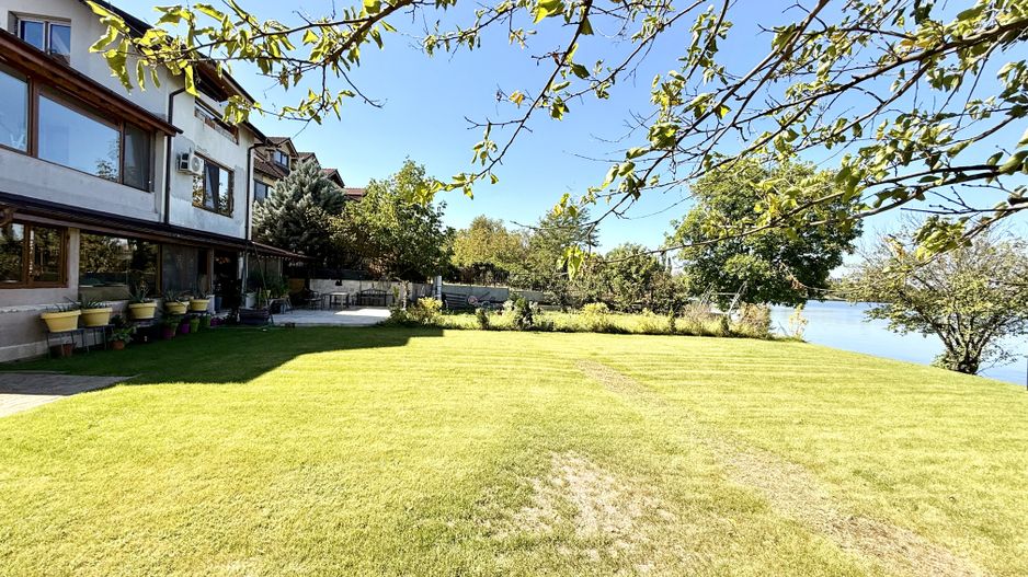 Doua etaje in vila pe malul lacului Grivita birouri rezidential - Poză 1