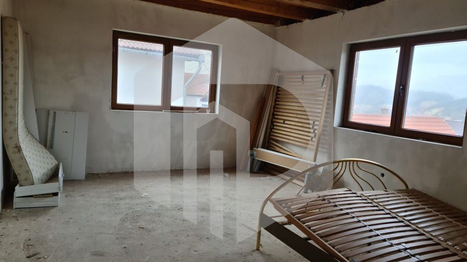 Casa pretabila pentru inchiriere | 7 camere | 290 mpu | Ocna sibiului - Poză 6