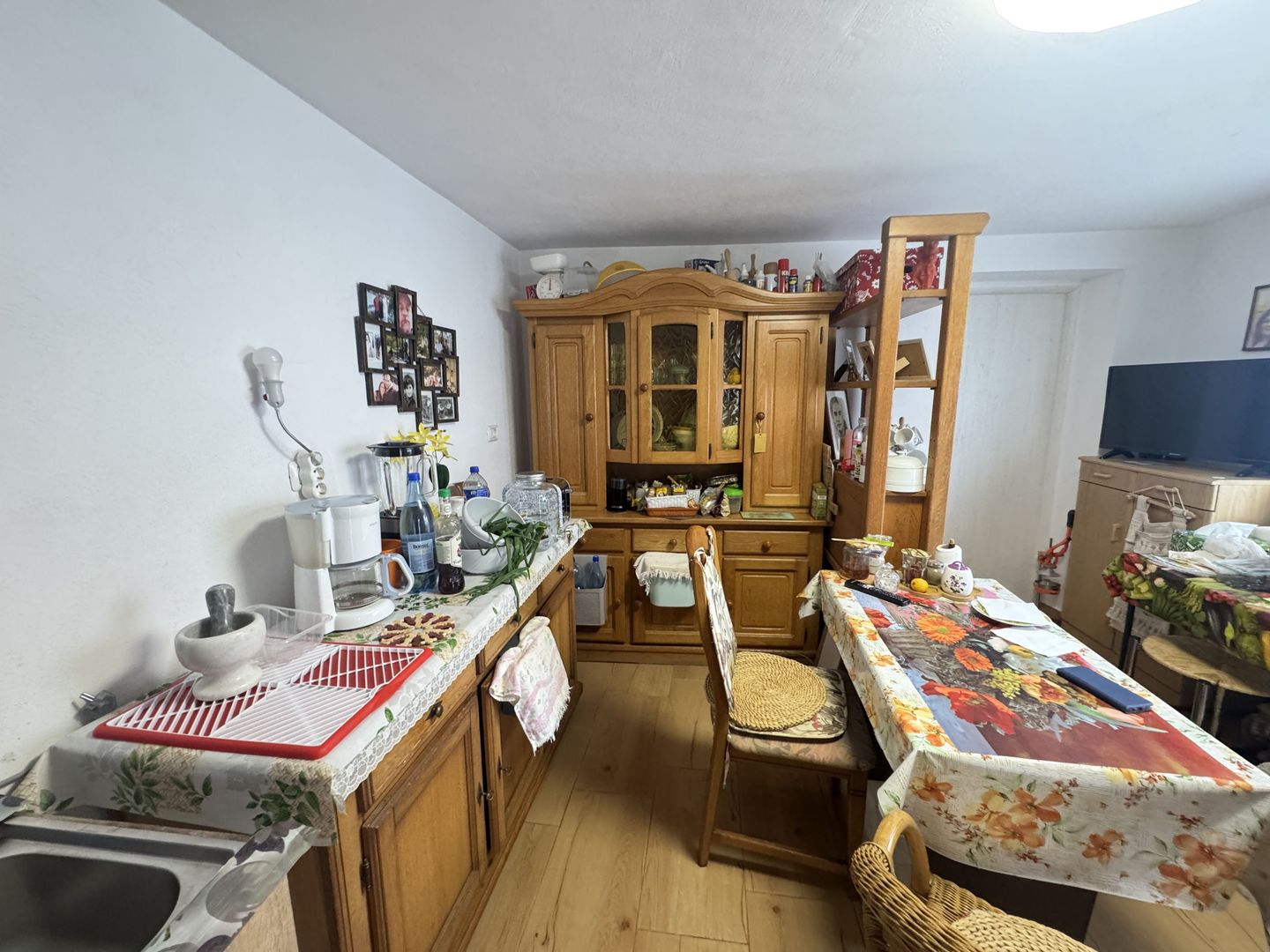 Casa individuala in Arpasu de Sus, teren mare, partial renovata - Poză 5