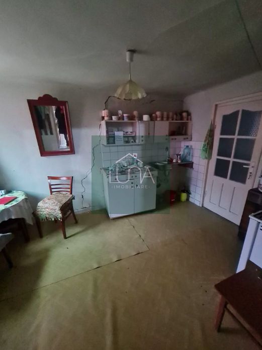 Casă cu teren de 1.000 m² – utilități complete, ideală pentru renovare - Poză 5