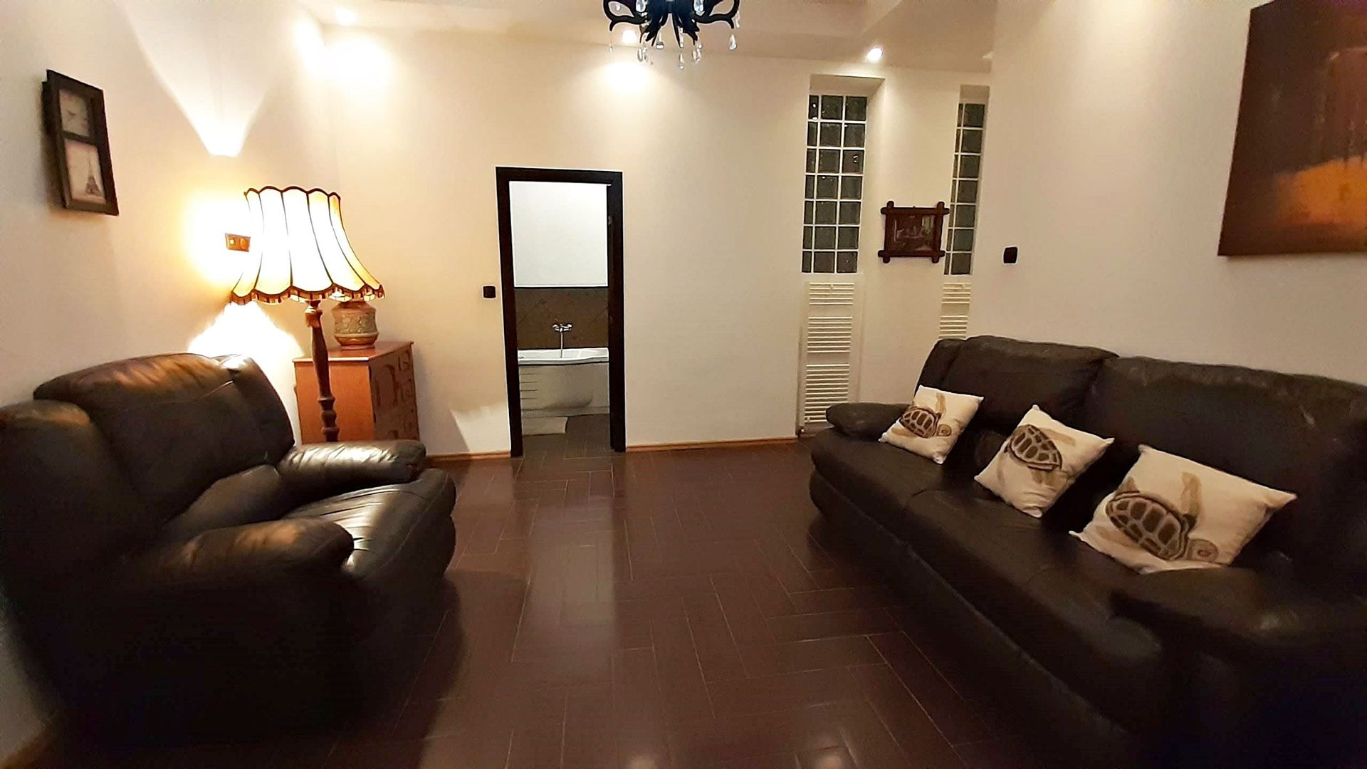 Apartament  deosebit-Piata Unirii,  apartament in casa  4 camere, 2 bai. - Poză 3