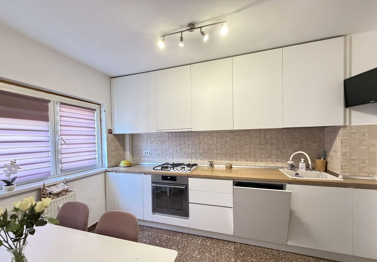De Închiriat: apartament 3 camere zona Giurgiului - Poză 1