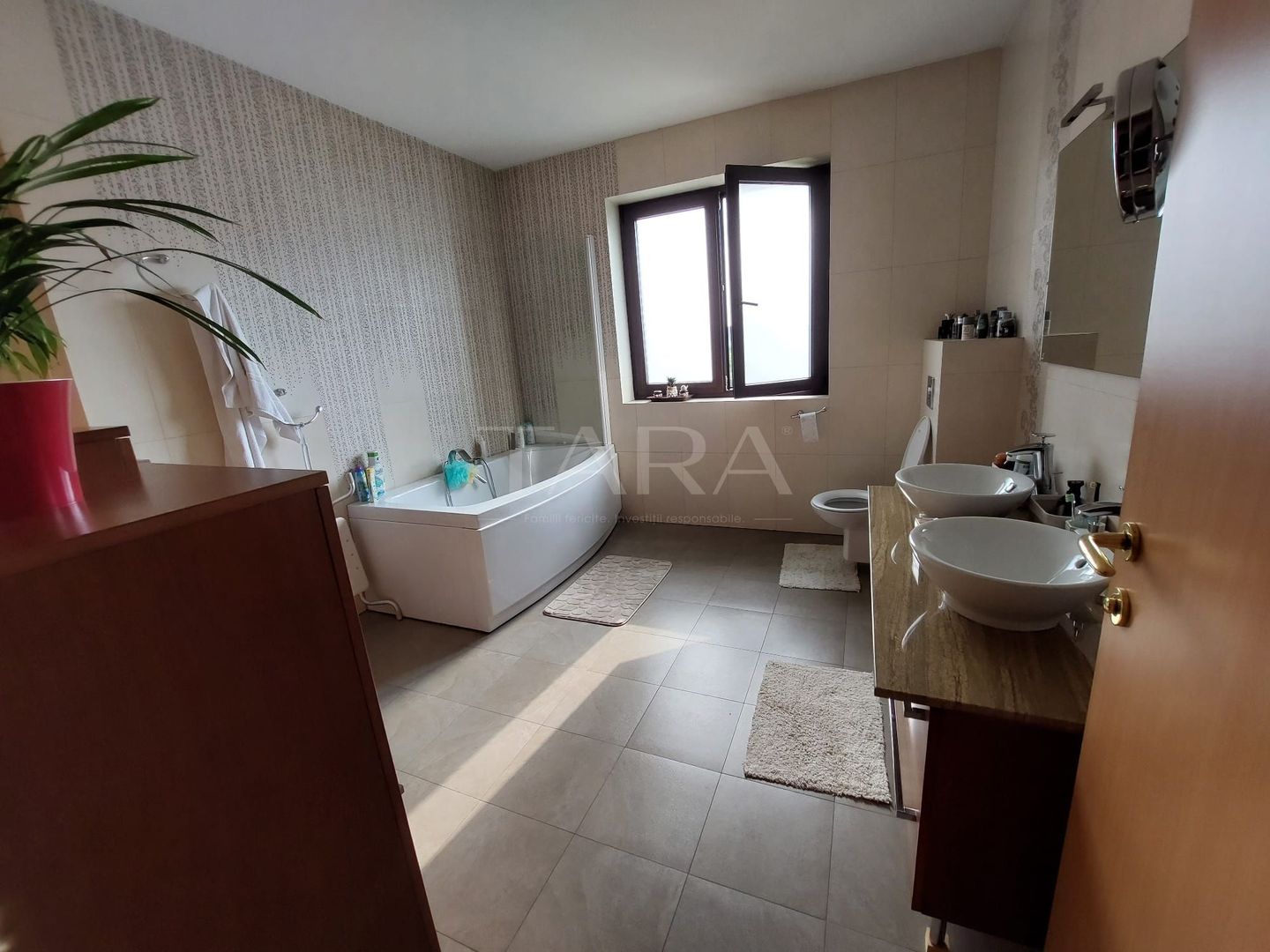 Casă cu 5 camere. de vânzare in Floresti, zona Parcului Poligon. - Poză 24