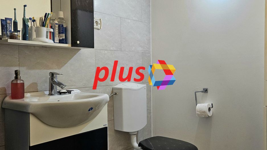 Oportunitate - Apartament cu trei camere in vila, zona Tractorul 70 mp - Poză 11