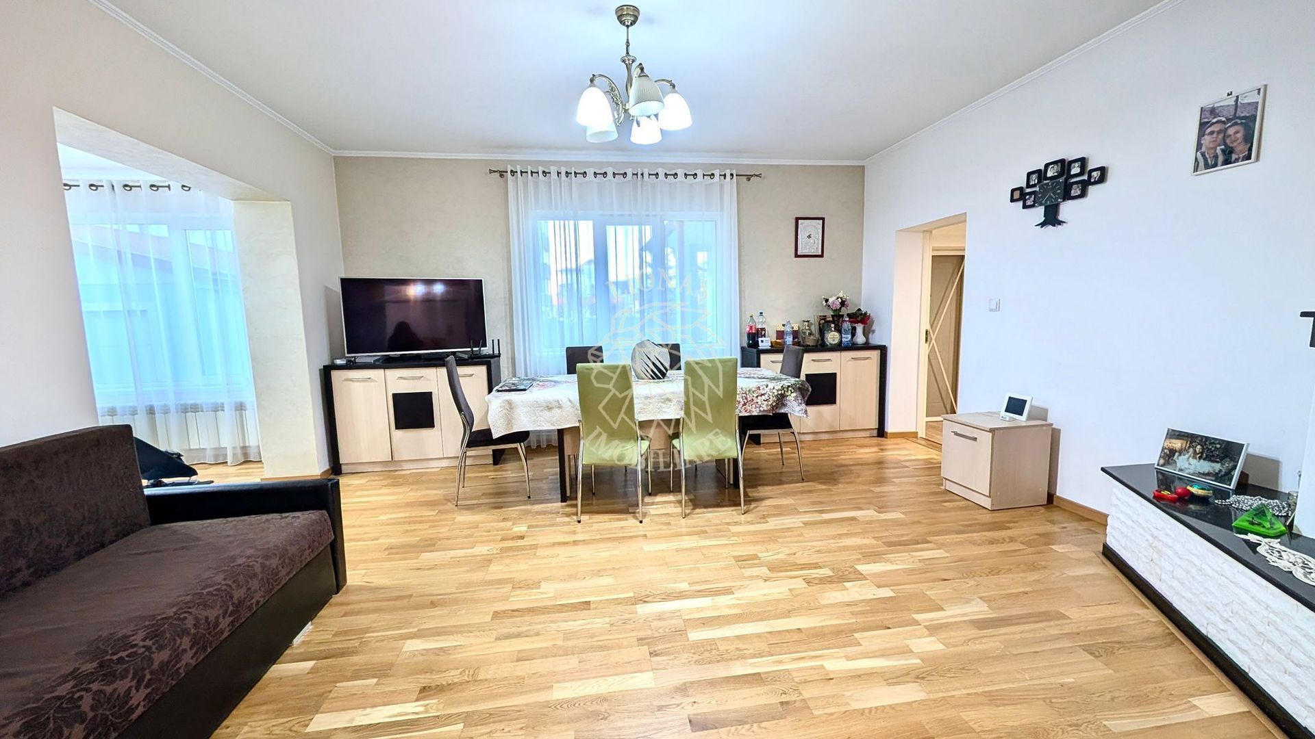 Casa 6 camere 244 mp+ Spatiu Comercial- teren 500 mp-Zona Han - Poză 1