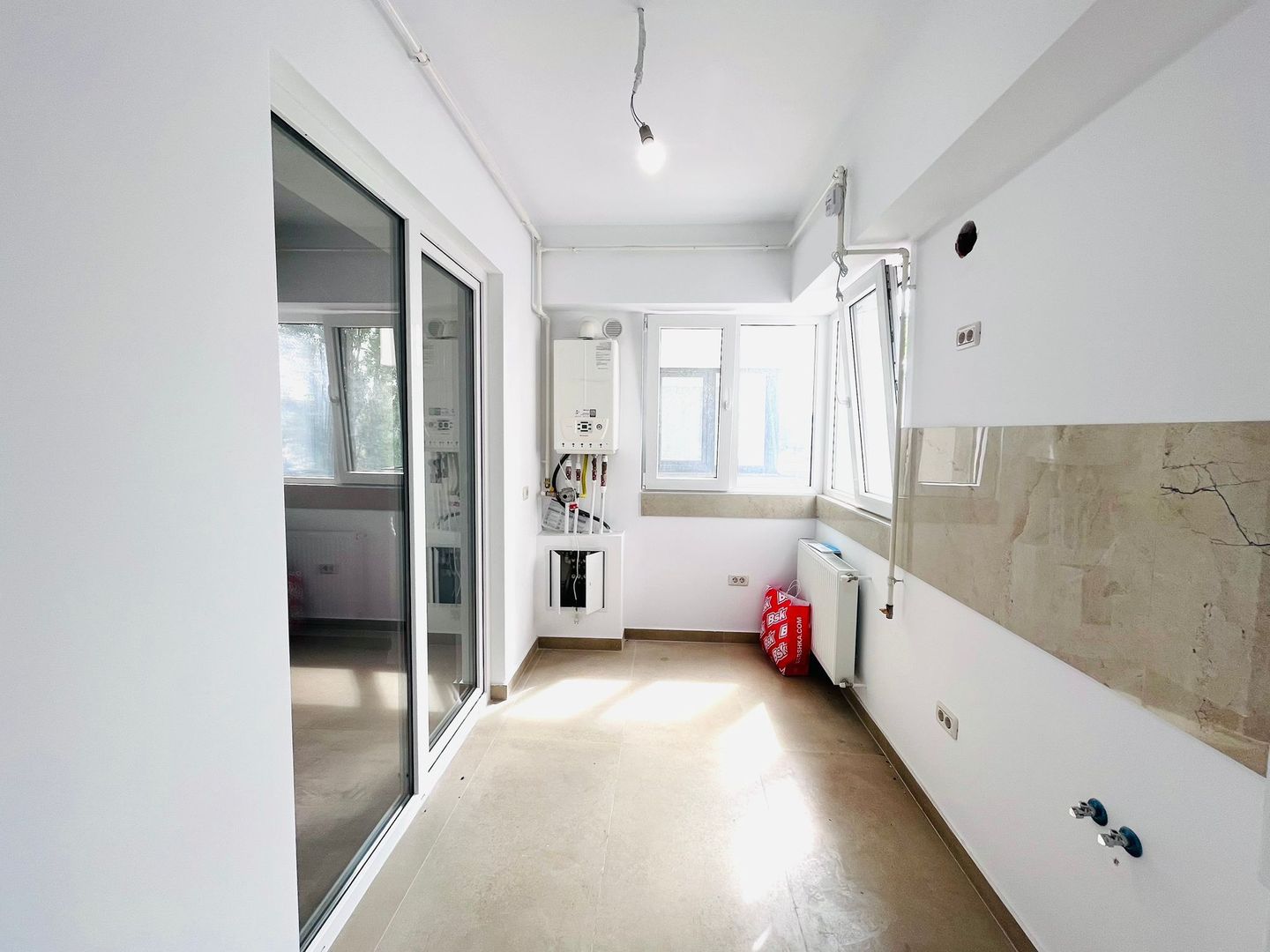 APARTAMENT DECOMANDAT BLOC 2022 CENTRAL ADDRESS - Poză 4