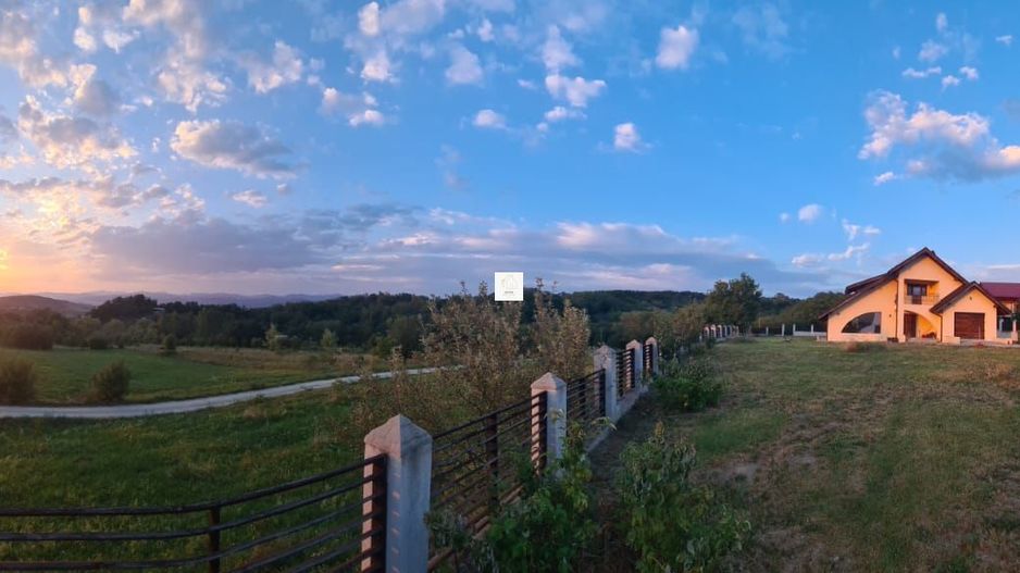 Refugiu la munte - casă cu 3070 mp teren și vedere spre Vârful Rânca - Poză 1