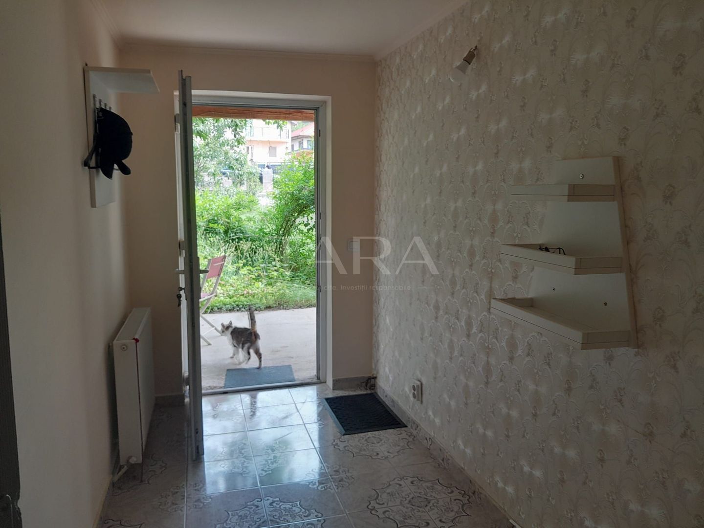 Casă spațioasă, teren generos– Câmpenești - Poză 5
