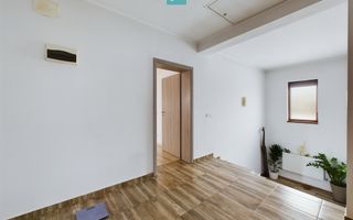 Casă Impresionantă Curte Generoasă Construcție de Calitate Berceni - Poză 10