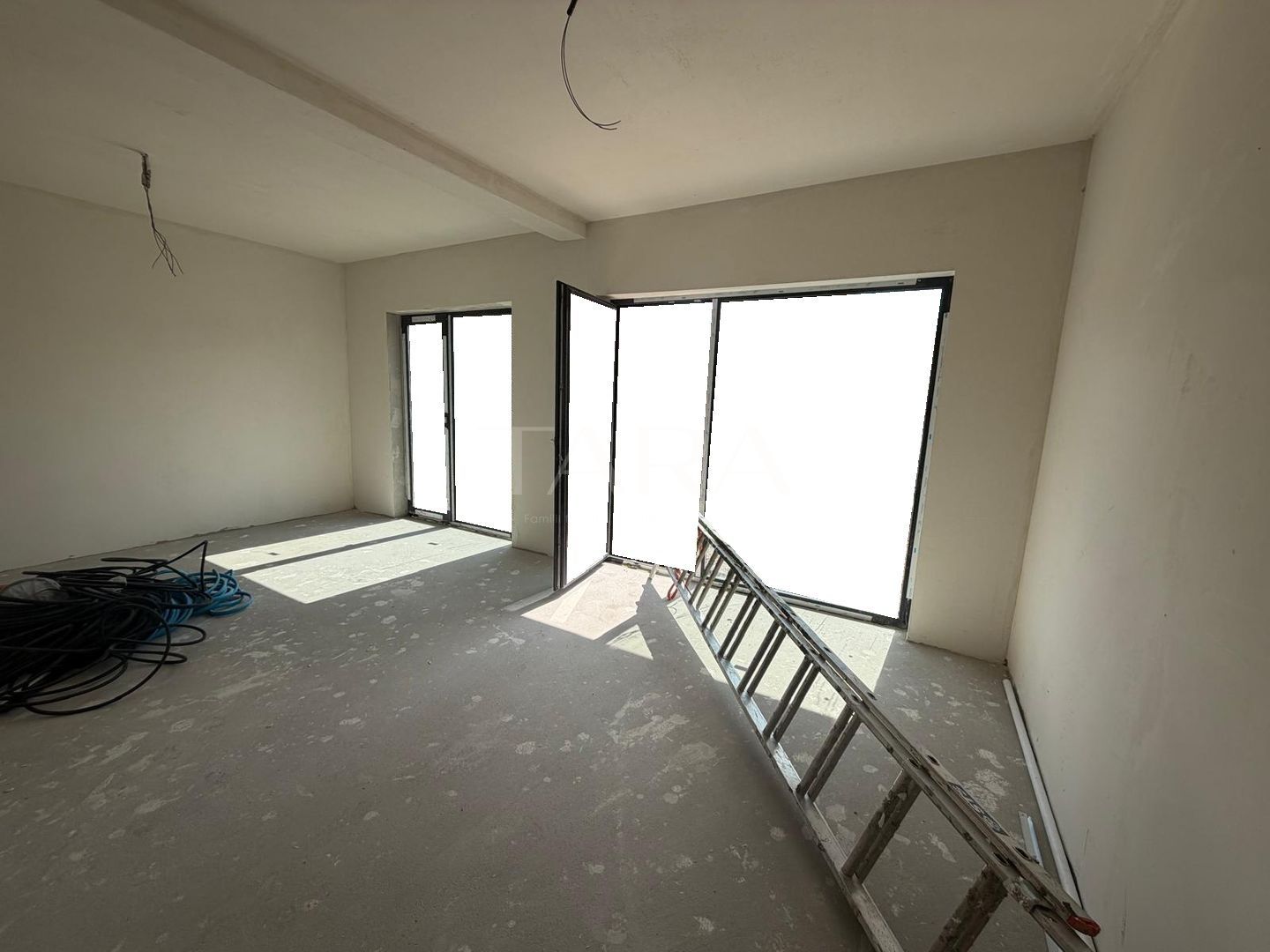 Duplex spațios cu 5 dormitoare, încălzire în pardoseală, Floresti. - Poză 2