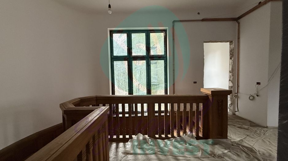 Apartament boieresc partial renovat - Poză 2