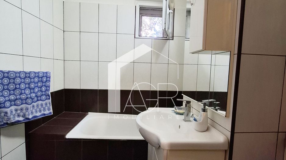 Apartament cu 3 camere, decomandat, zona Vest - Poză 12