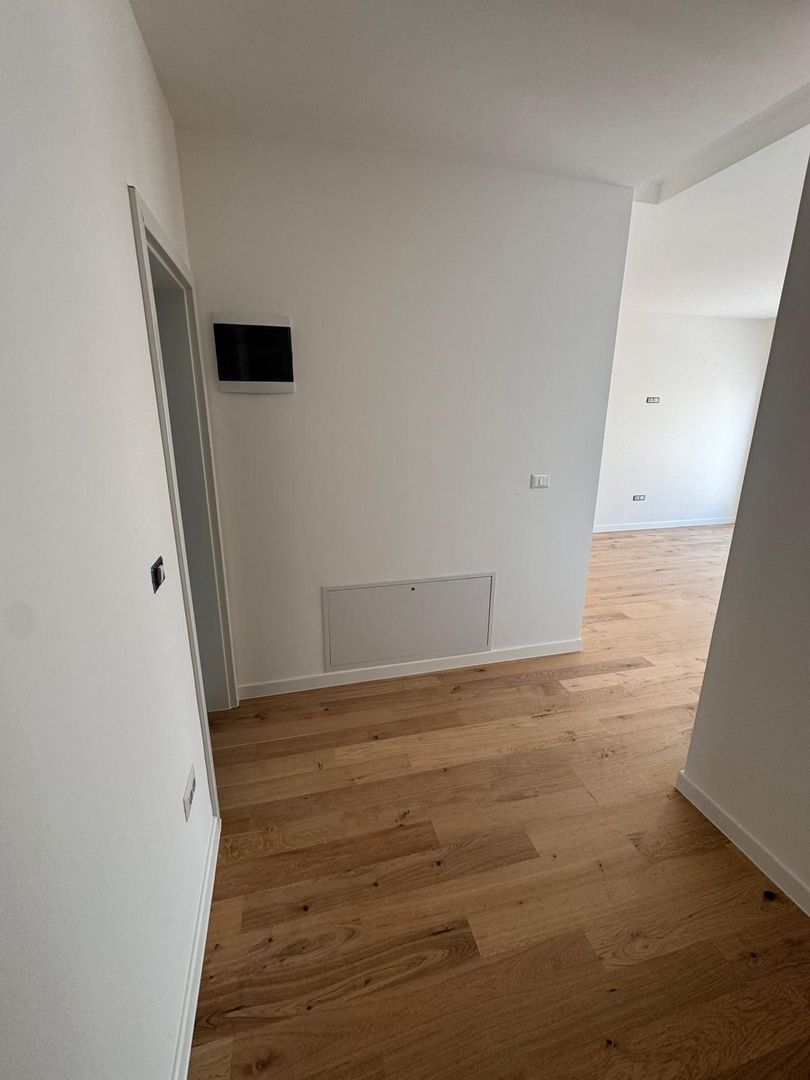 Duplex despărțit prin perete dublu/ Garaj - Poză 20