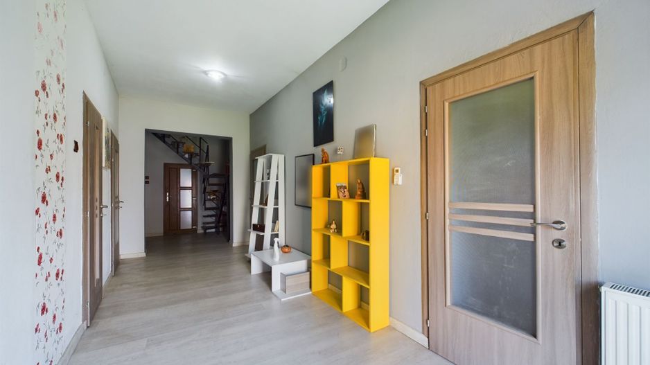 Proprietate multifuncțională într-o locație Centrală - Poză 9