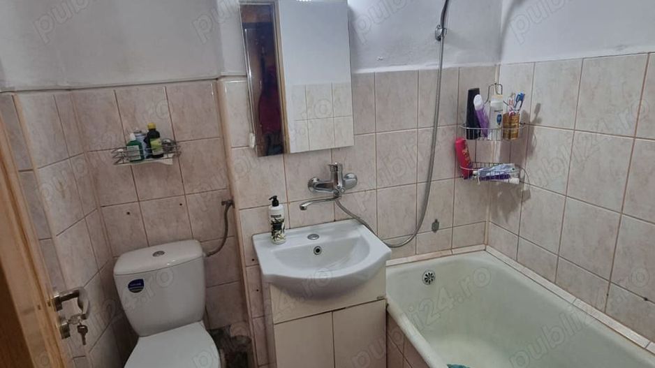 De vanzare apartament cu 3 camere - Poză 5