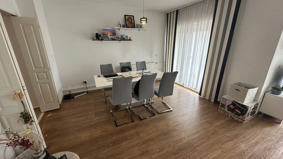 Casă / Vilă cu 5 camere zona Lunei - Poză 6