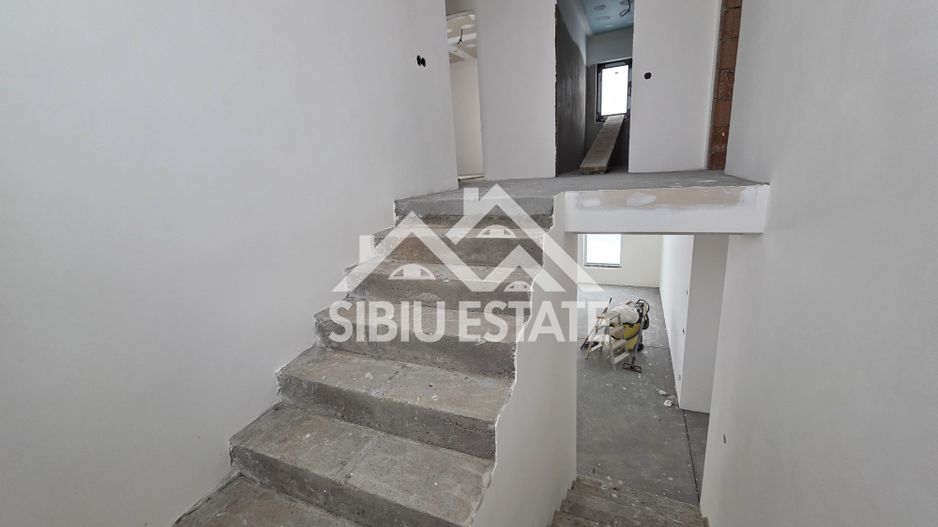 Casa individuala 5 camere ,cu carport si pivnita, Calea Cisnadiei - Poză 16