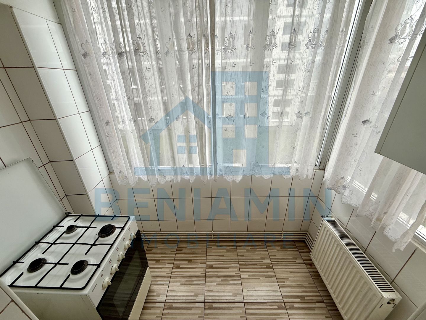 2 camere - etaj 1 - 50 mp - centrala proprie - 1981 - Florilor - Poză 7