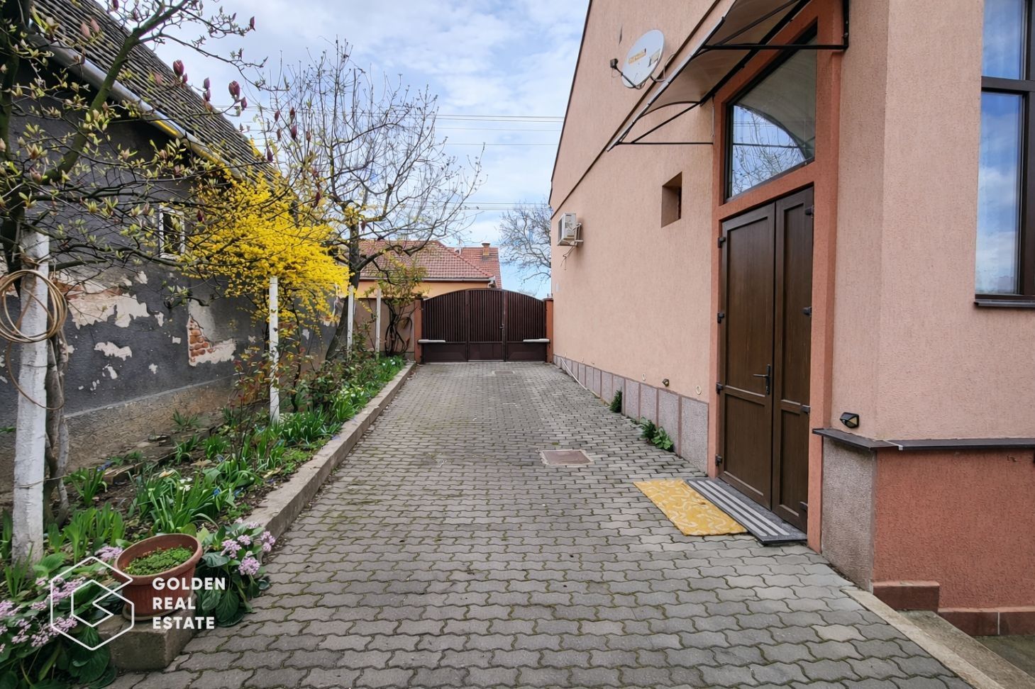 Casa D+P, cu piscina si teren 680 mp, Lipova, comision 0% - Poză 4