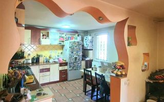 Apartament cu patru camere, zona Tractorul 90 mp - Poză 3