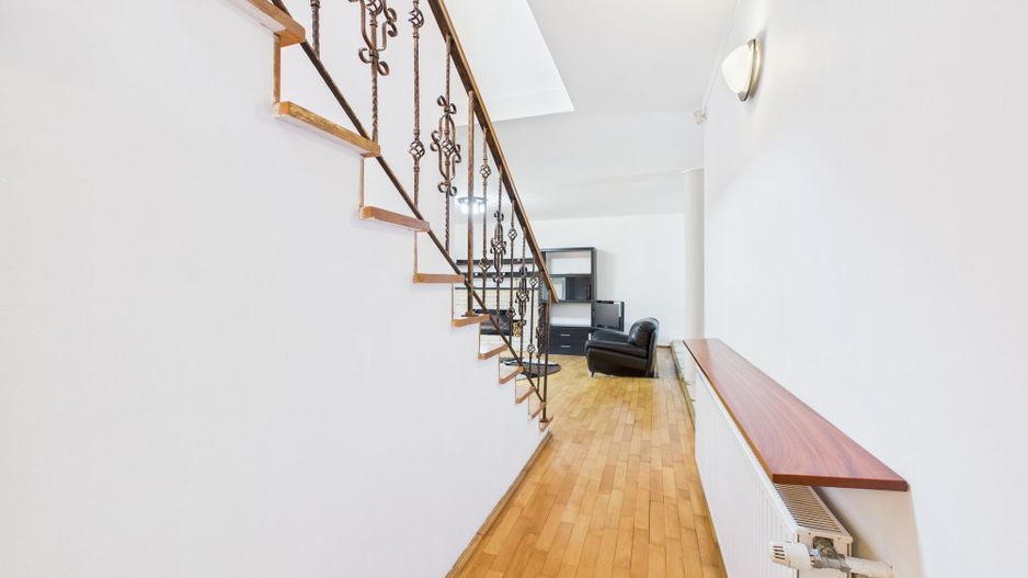 Casă spațioasă în Popești-Leordeni - Poză 13