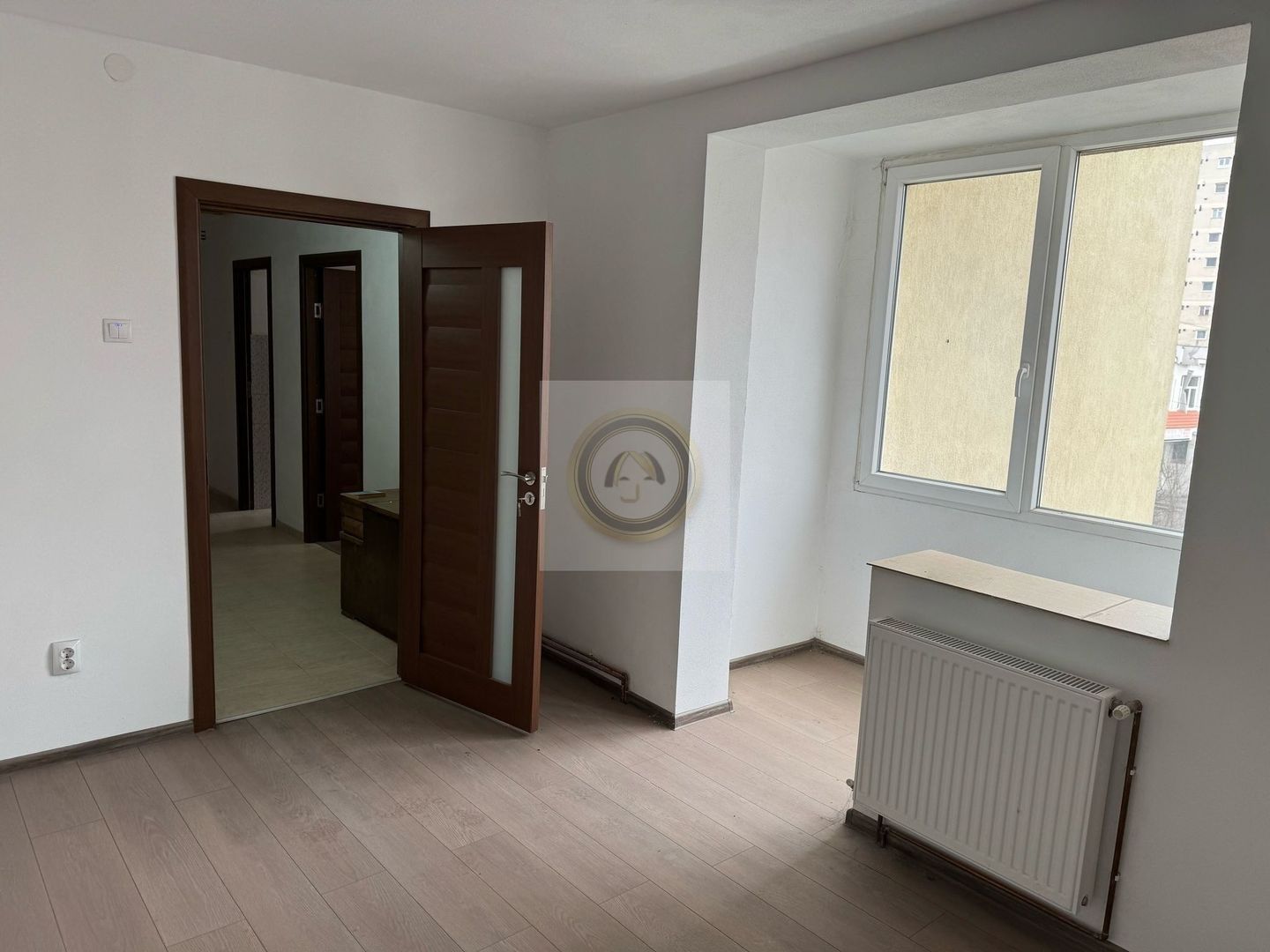 Apartament 3 camere de inchiriat | nemobilat, neutilat | langaDoboz - Poză 9