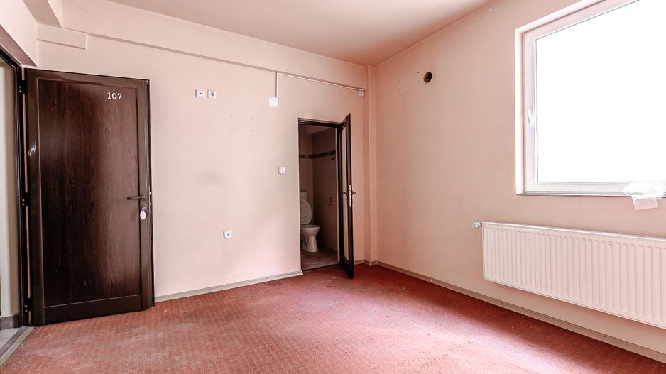 Spațiu generos în centrul Aradului. Ideal pentru birouri sau cabinete - Poză 11