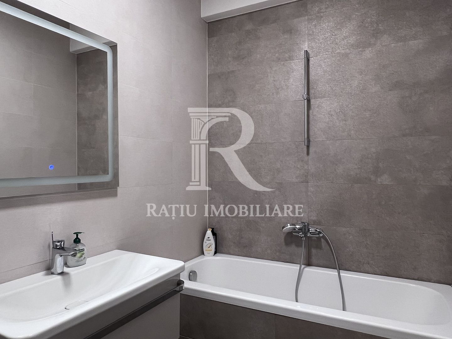 Penthouse cu Design Eclectic | Central | Panoramă Unică | Oradea - Poză 18