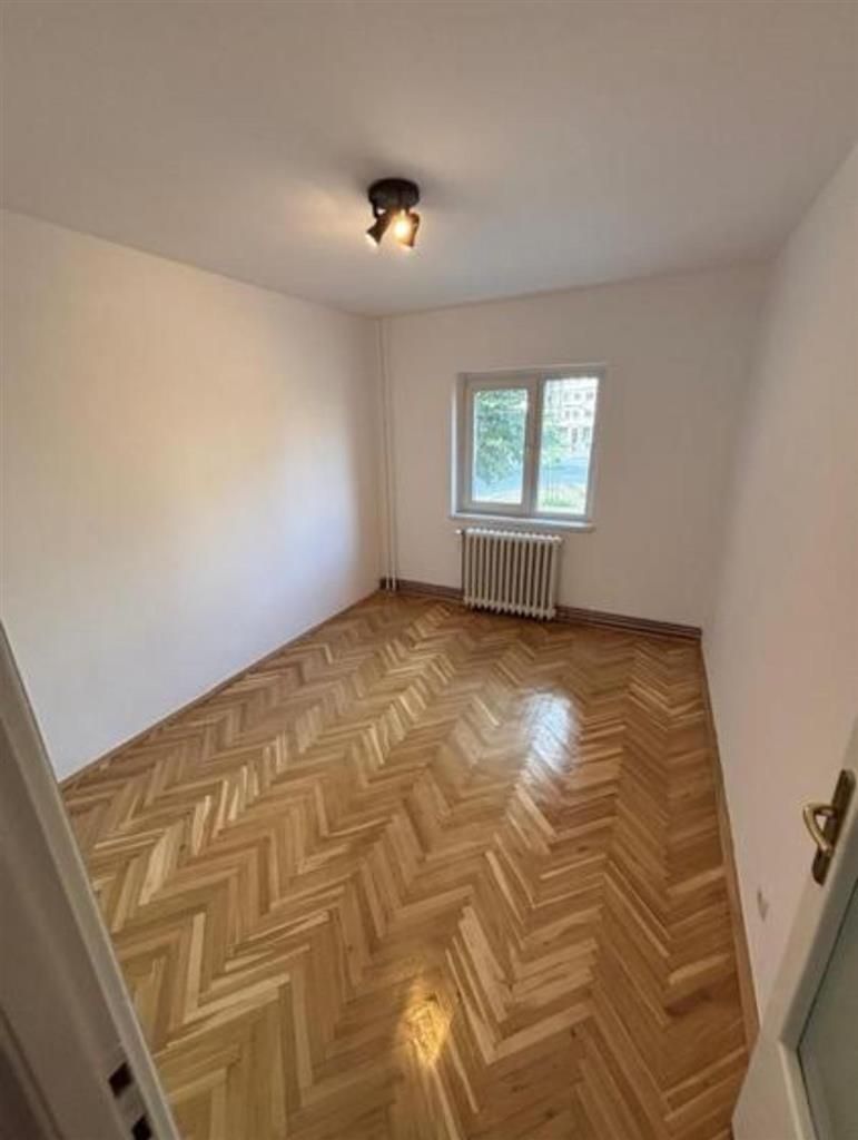 Apartament 3 camere etaj 1 cu Garaj - Poză 2