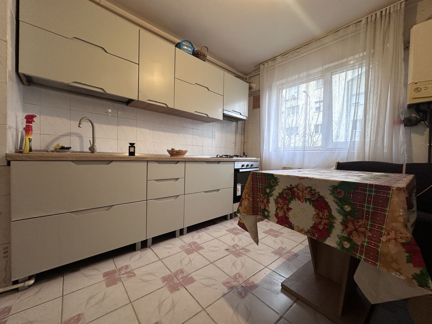 ETAJ 1! Vânzare apartament cu 2 camere în M11 - Târgoviște - Poză 6