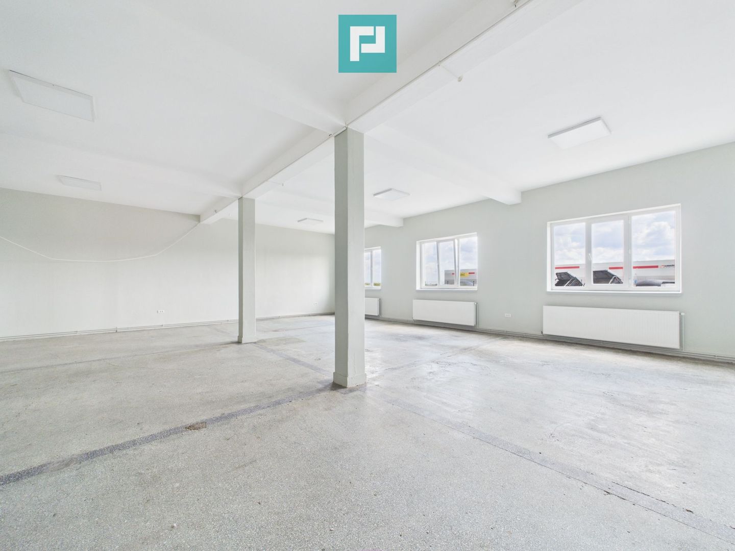 Clădire P+E cu parcare si platformă betonată 700mp - Poză 9