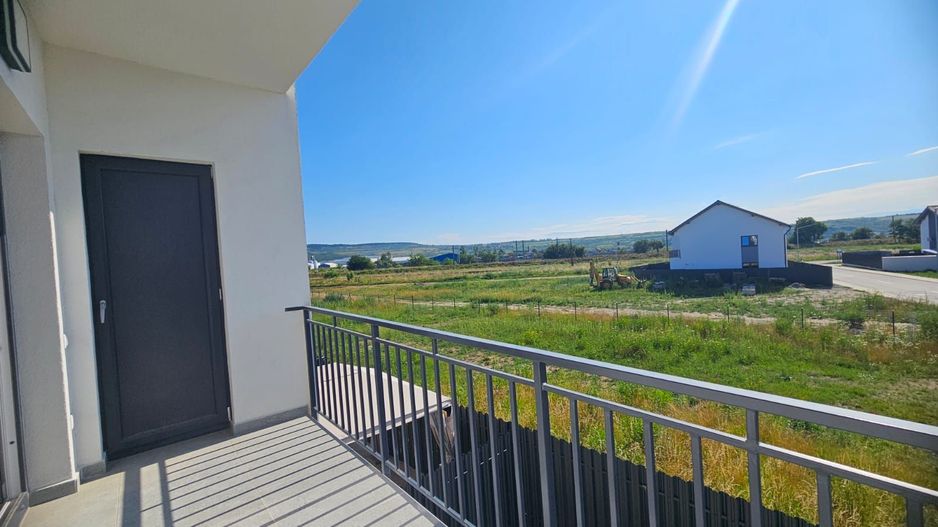 Apartament 2 camere cu camara pe balcon si loc de parcare Selimbar - Poză 1