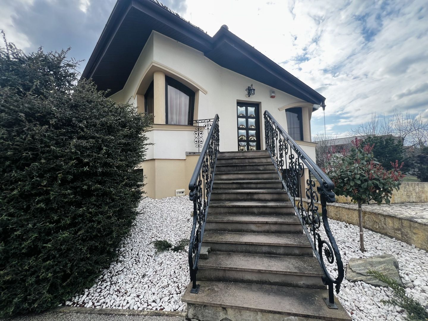 Vila cu 7 camere - Dumbravita - Zona Cora - Poză 3