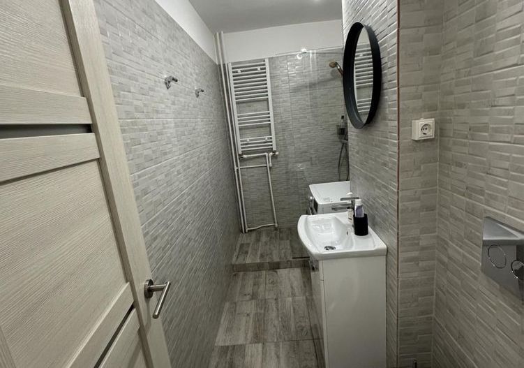 Închiriez garsonieră, Mall Vitan, modernă, spațioasă - Poză 5