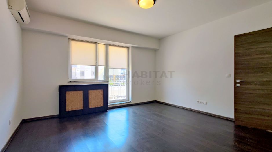 Decomandat, doua bai, loc de parcare in subteran, disponibil imediat - Poză 1