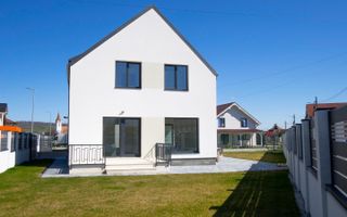 Casa Individuala Moderna cu 4 camere si 316 mp curte, in Cristian - Poză 1