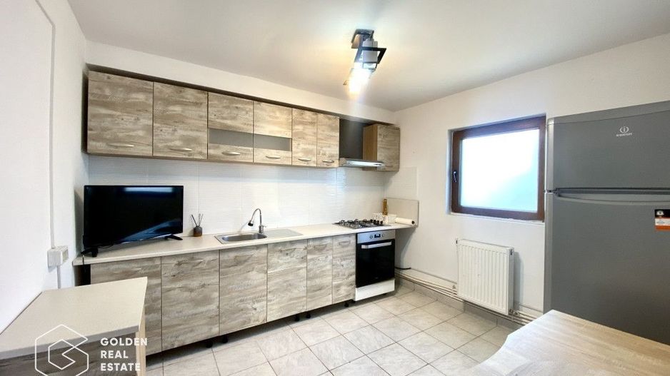 Casă de vânzare în Titu, jud. Dâmbovița, amenajată complet - Poză 11