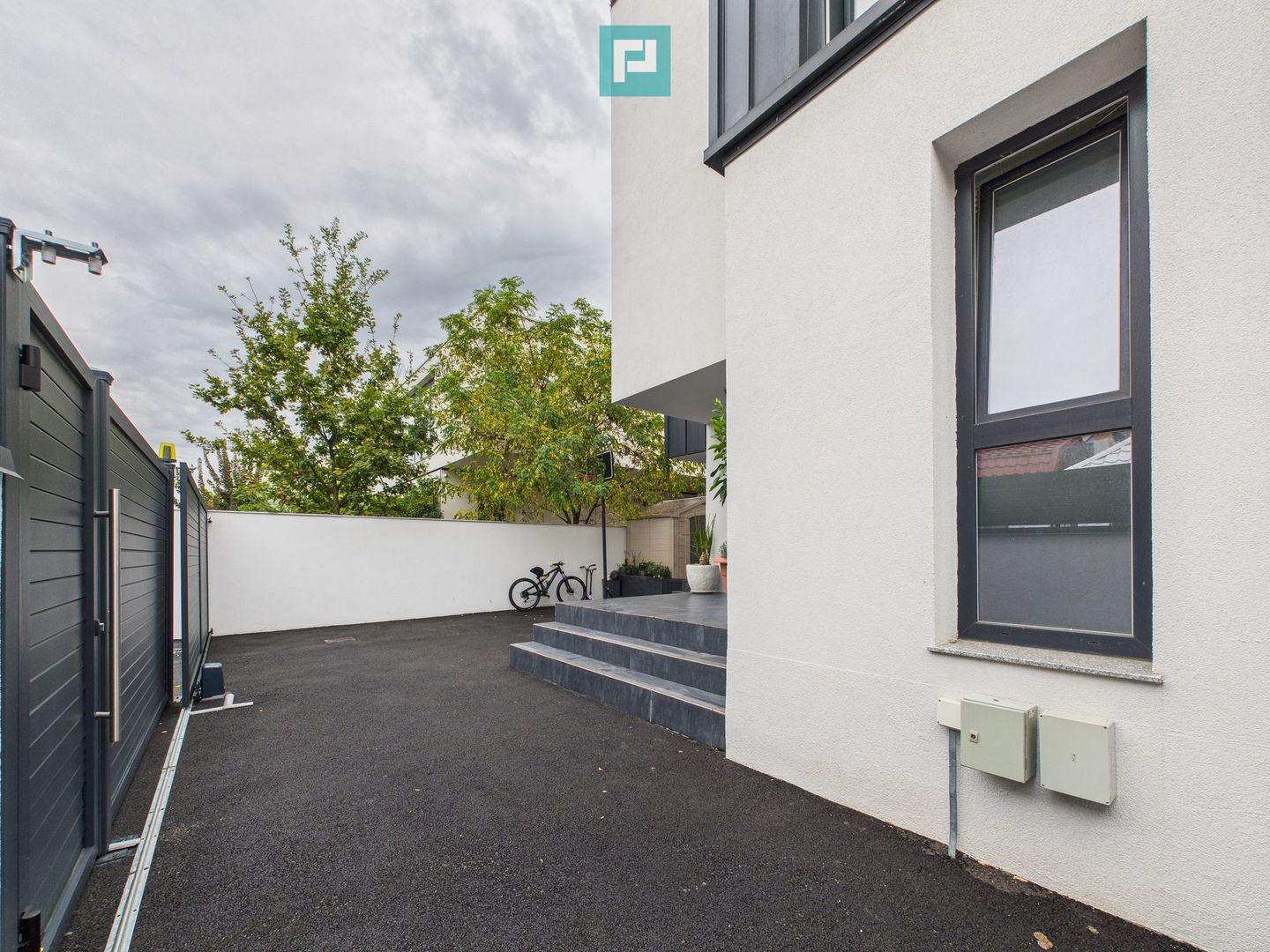 Casă modernă cu 5 camere, 4 băi și terasă închisă – Otopeni, central - Poză 35