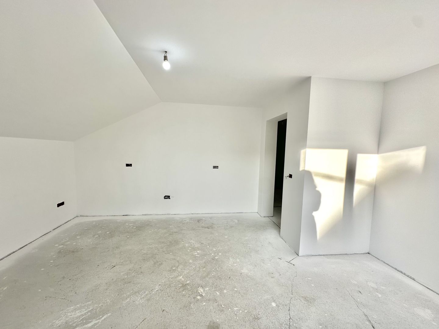 Casă individuală de vanzare  cu garaj și curte proprie – Hălchiu - Poză 14