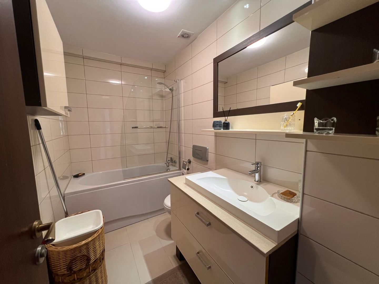 Apartament cu 3 camere de inchiriat Cosmopolis - Poză 7