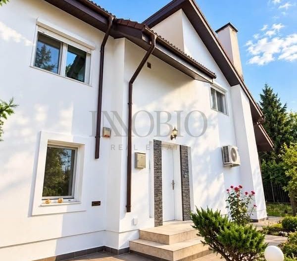 Vilă Premium cu Piscină Privată, Curte Generoasă și 5 Locuri - Poză 5