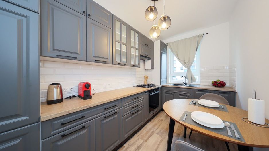 Garsonieră 39 mp Decomandată | Mobilată Modern | Tractorul – Coresi Mall - Poză 9