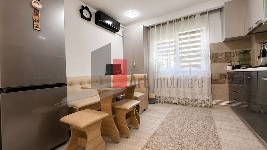 APARTAMENT DE 3 CAMERE - Poză 3