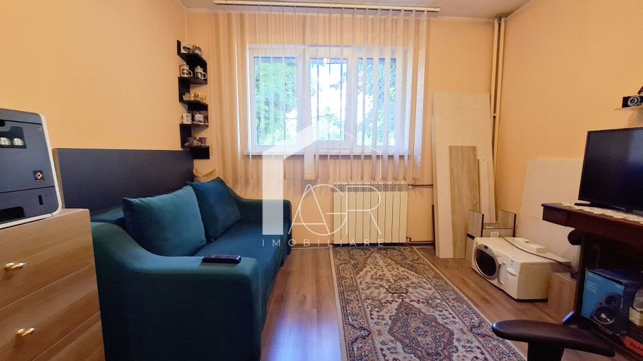 Apartament cu 3 camere, decomandat, zona Vest - Poză 6