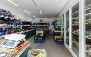 Casă cu deschidere stradală + spațiu comercial închiriat - Poză 11