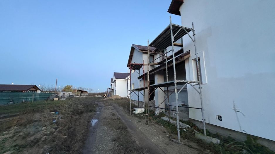 Casa duplex cu 2 locuri de parcare - Poză 3